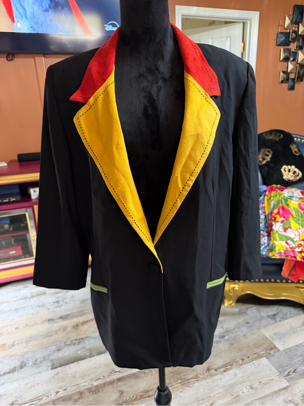 Vintage Style Black Blazer with Bold Yellow and Red Contrast Lapels-Colorblock